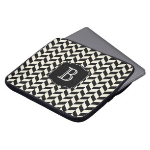 Zwart-wit visgraatpatroon met monogram laptop sleeve