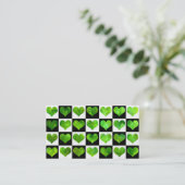 Zwart-wit Visitekaartje met groene harten (Staand voorkant)