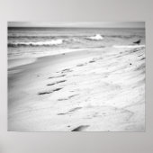 Zwart-wit voetafdrukken in het strand 16x20 poster (Voorkant)