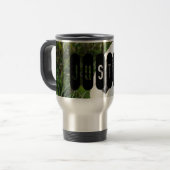 Zwart-wit Voetbal in Green Grass Coffee Reisbeker (Voorkant links)