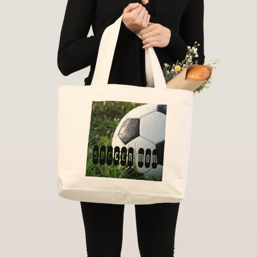Zwart-wit Voetbal in groene gras Grote Tote Bag (Voorkant (product))