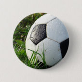 Zwart-wit Voetbal in groene gras Ronde Button 5,7 Cm (Voorkant)