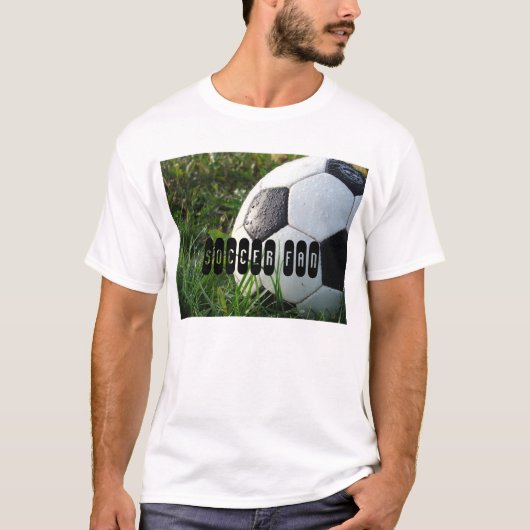 Zwart-wit Voetbal in groene gras T-shirt (Voorkant)