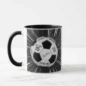Zwart-Wit Voetbal Met Aangepaste Leeftijd Naam Ver Mok (Links)