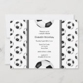Zwart wit voetballen patroon verjaardagsfeestje kaart (Voorkant)