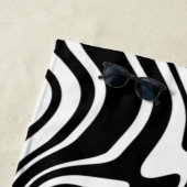 Zwart Wit Wavy Stripe Strandlaken (In situ)