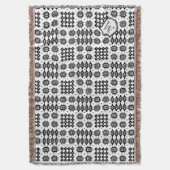 Zwart, Wit Wels Tapijtwerk Faux met Monogram Deken (Voorkant Verticaal)