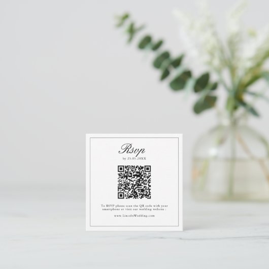 Zwart Wit Wildflower Crest Wedding QR Code RSVP Informatiekaartje (Staand voorkant)