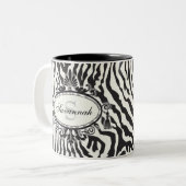Zwart-wit Zebrapatroon Aangepaste naam & monogram Tweekleurige Koffiemok (Voorkant links)