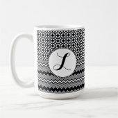 Zwart-wit Zig Zags, Retro Medallion Monogram Koffiemok (Links)