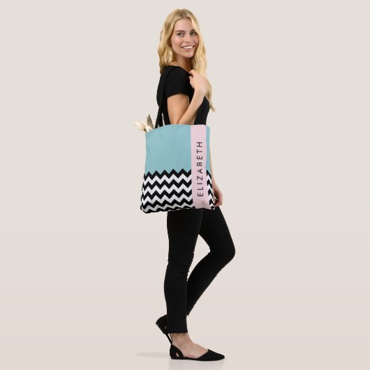 Zwart-wit Zigzag, Chevron, Blauw, Jouw naam Tote Bag (Op model)