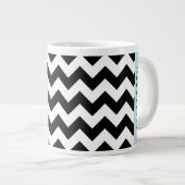 Zwart-wit Zigzag, Chevron Pattern, Jouw naam Grote Koffiekop (Voorkant rechts)