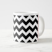 Zwart-wit Zigzag, Chevron Pattern, Jouw naam Grote Koffiekop (Voorkant rechts)