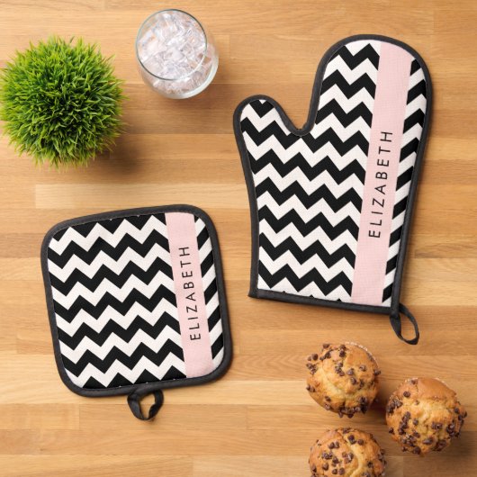 Zwart-wit Zigzag, Chevron Pattern, Jouw naam Ovenwant & Pannenlap Set (Top down)