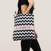 Zwart-wit Zigzag, Chevron Pattern, Jouw naam Tote Bag (Dichtbij)