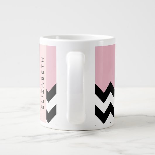 Zwart-wit Zigzag, Chevron, Roze, Jouw naam Grote Koffiekop (Achterkant)