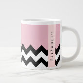 Zwart-wit Zigzag, Chevron, Roze, Jouw naam Grote Koffiekop (Rechts)