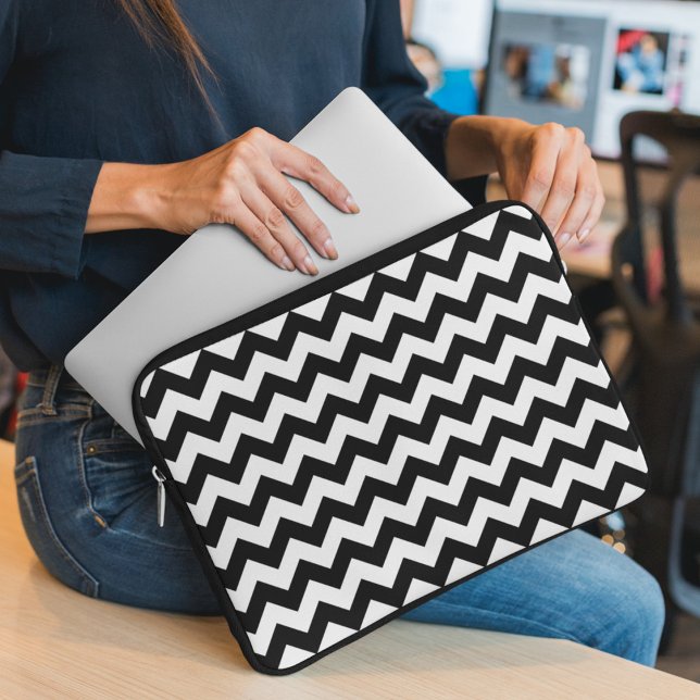 Zwart-wit zigzag patroon, Chevron Pattern Laptop Sleeve (Creator heeft geüpload)