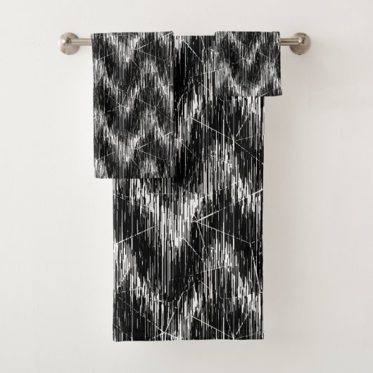 Zwart-wit zigzagmotief bad handdoek (Insitu)