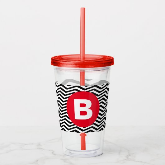 Zwart-wit zigzagpatroon met rode monogram acryl drinkbeker (Voorkant)
