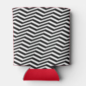 Zwart-wit zigzagpatroon met rode monogram blikjeskoeler (Achterkant)