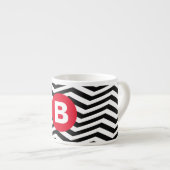 Zwart-wit zigzagpatroon met rode monogram espresso kop (Voorkant rechts)