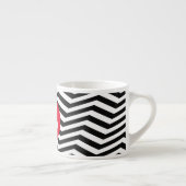 Zwart-wit zigzagpatroon met rode monogram espresso kop (Rechts)