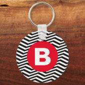 Zwart-wit zigzagpatroon met rode monogram sleutelhanger (Achterkant)