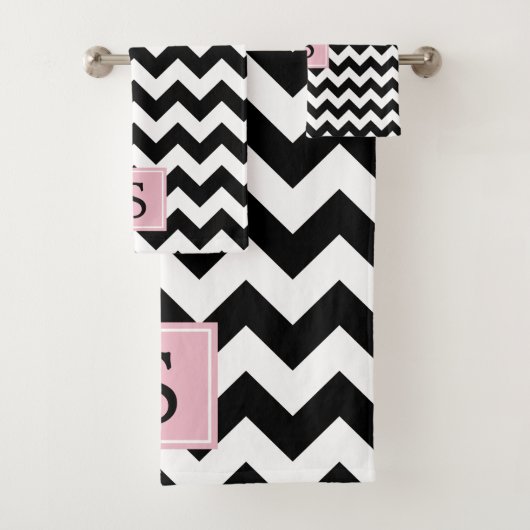 Zwart-wit zigzagpatroon, monogram bad handdoek (Insitu)
