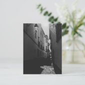 Zwart-wit zijstraat briefkaart (Staand voorkant)