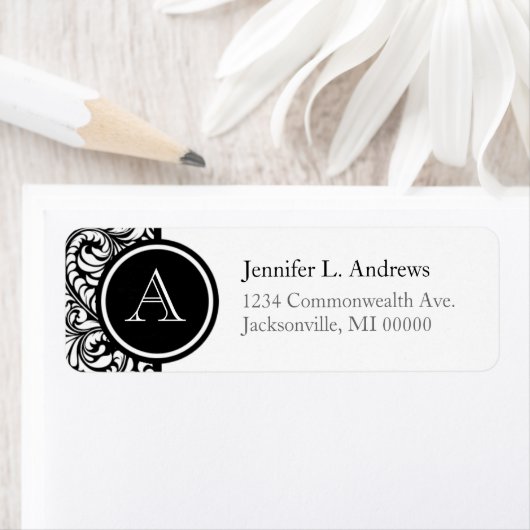 Zwart-witbruid Damask Monogram Labels (Insitu)