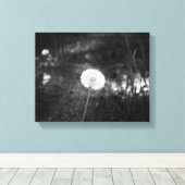 Zwart-witdeandelion in de Bossen 11x14 Canvas Afdruk (Insitu (Houten vloer))