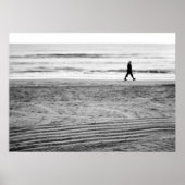 Zwart-witfoto op het strand - zeebaars poster (Voorkant)