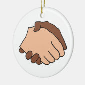 Zwart-withandshake tegen racisme keramisch ornament (Links)