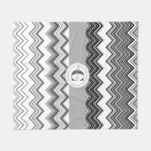 Zwart-witmonogrammen Chevron Fleece Blanket (Voorkant (Horizontaal))