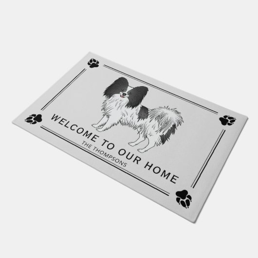 Zwart-witpapier met een twitteklare hond met aange deurmat (Schuin)