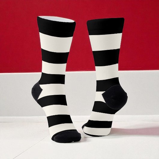 Zwart-witreferentiestandaard met monogram sokken