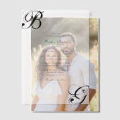 Zwart-witscript monogram bruiloft vellum uitnodigingen (Offset (Koppel))