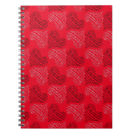 Zwart-witte alternatieve hartlijnen op rood notitieboek