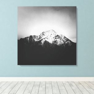 Zwart-witte besneeuwde berg canvas afdruk