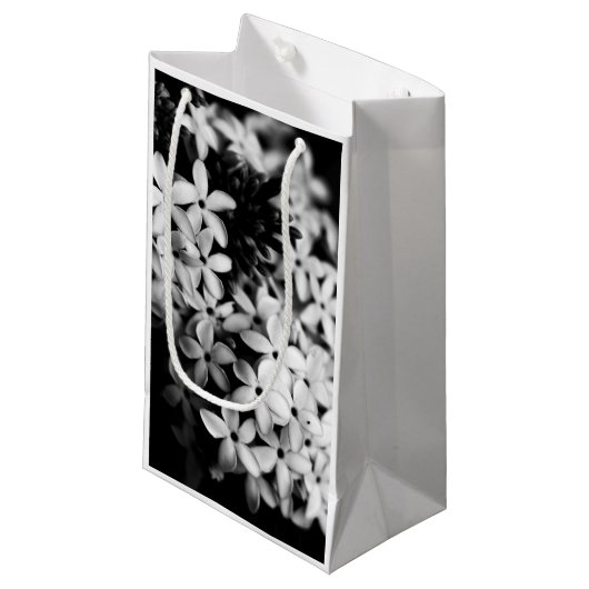 Zwart-witte Bloemen Klein Cadeauzakje (Voorkant Gekanteld)