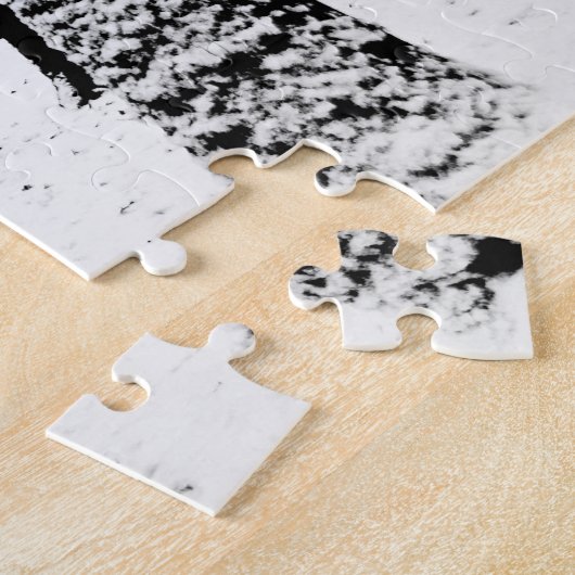 Zwart-witte bomen in de sneeuwpuzzel legpuzzel (Zijkant)