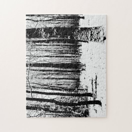 Zwart-witte bomen in de sneeuwpuzzel legpuzzel (Verticaal)