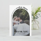 Zwart, witte boog en typografie foto bruiloft bedankkaart (Staand voorkant)