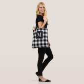 Zwart Witte Buffalo Plaid Monogram Initiaal Tote Bag (Op model)