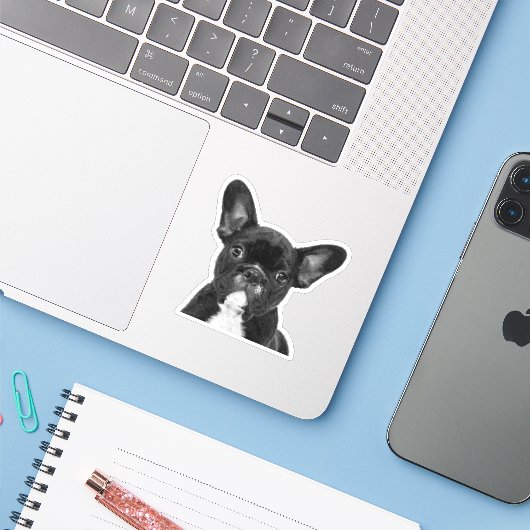 Zwart-witte Bulldog Sticker (Laptop met iPhone)