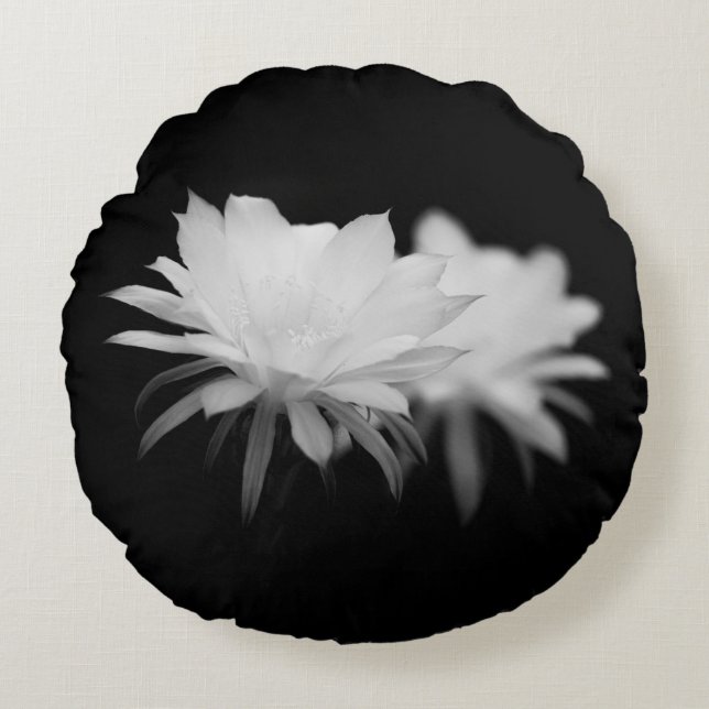 Zwart-witte cactusbloem rond kussen (Voorkant)