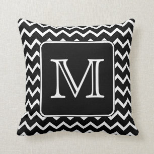 Zwart-witte Chevron met aangepast monogram. Kussen