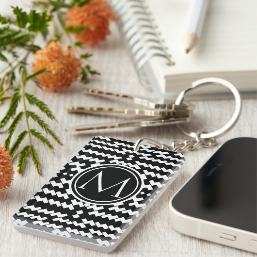 Zwart-witte Chevron Monogram Sleutelhanger (Voorkant Rechts)
