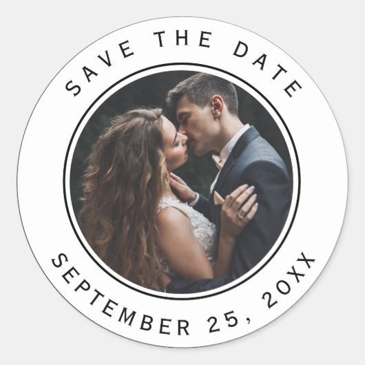 Zwart-witte cirkel trouwfoto Save the Date Ronde Sticker (Voorkant)